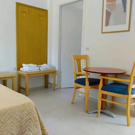 Aparthotel Alykes Family 3*