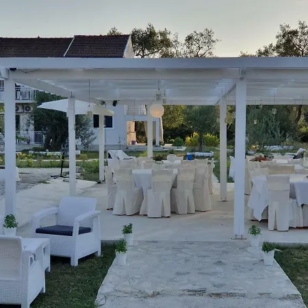 Alykes Family Aparthotel 3*